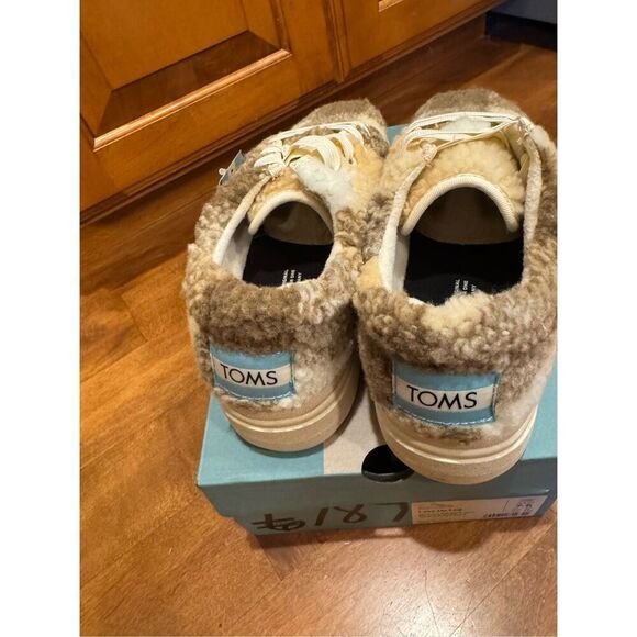 Woman’s new Toms lace up lug faux fur plaid lace up sneakers size 7.5 - Picture 4 of 6